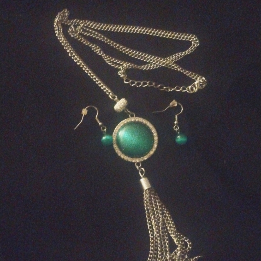 Green stone and rhinestones necklace/earrings set
